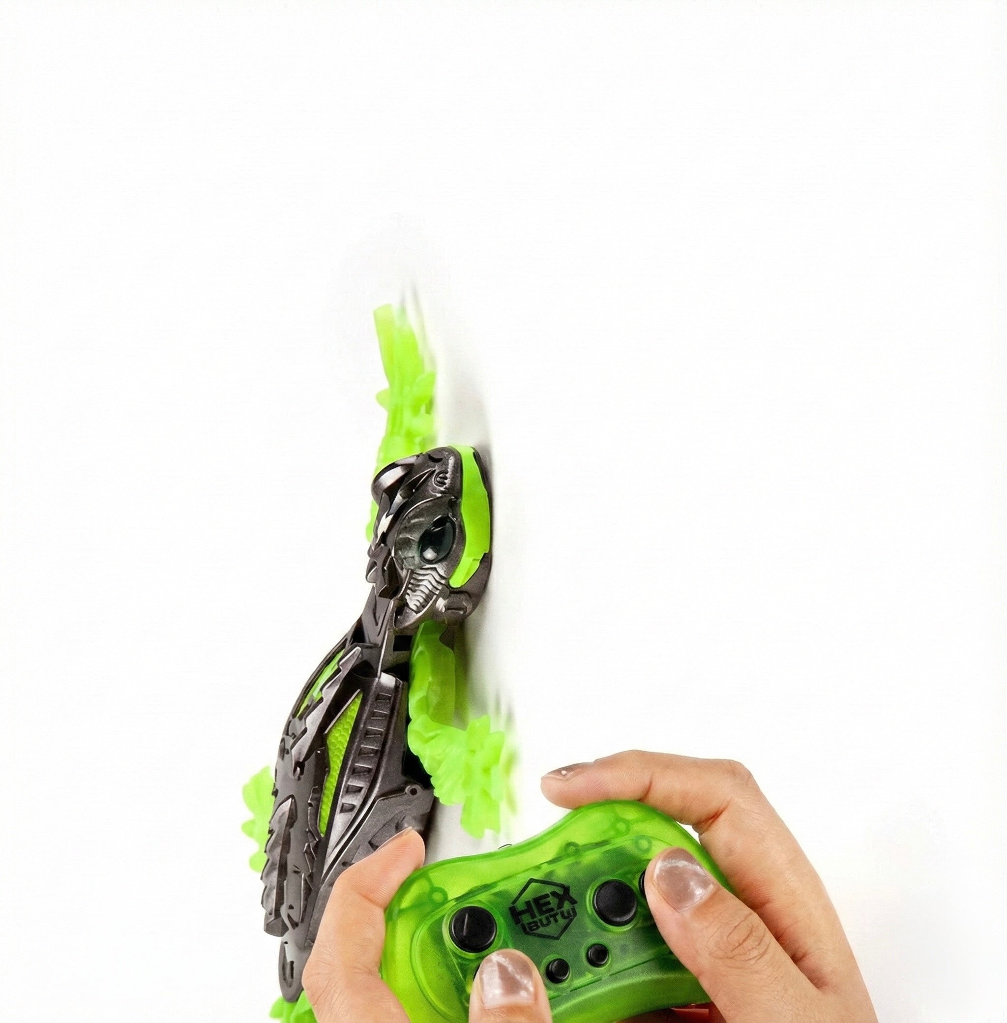 Gravity-Defying RC Gecko: The Wall-Climbing Robot Lizard